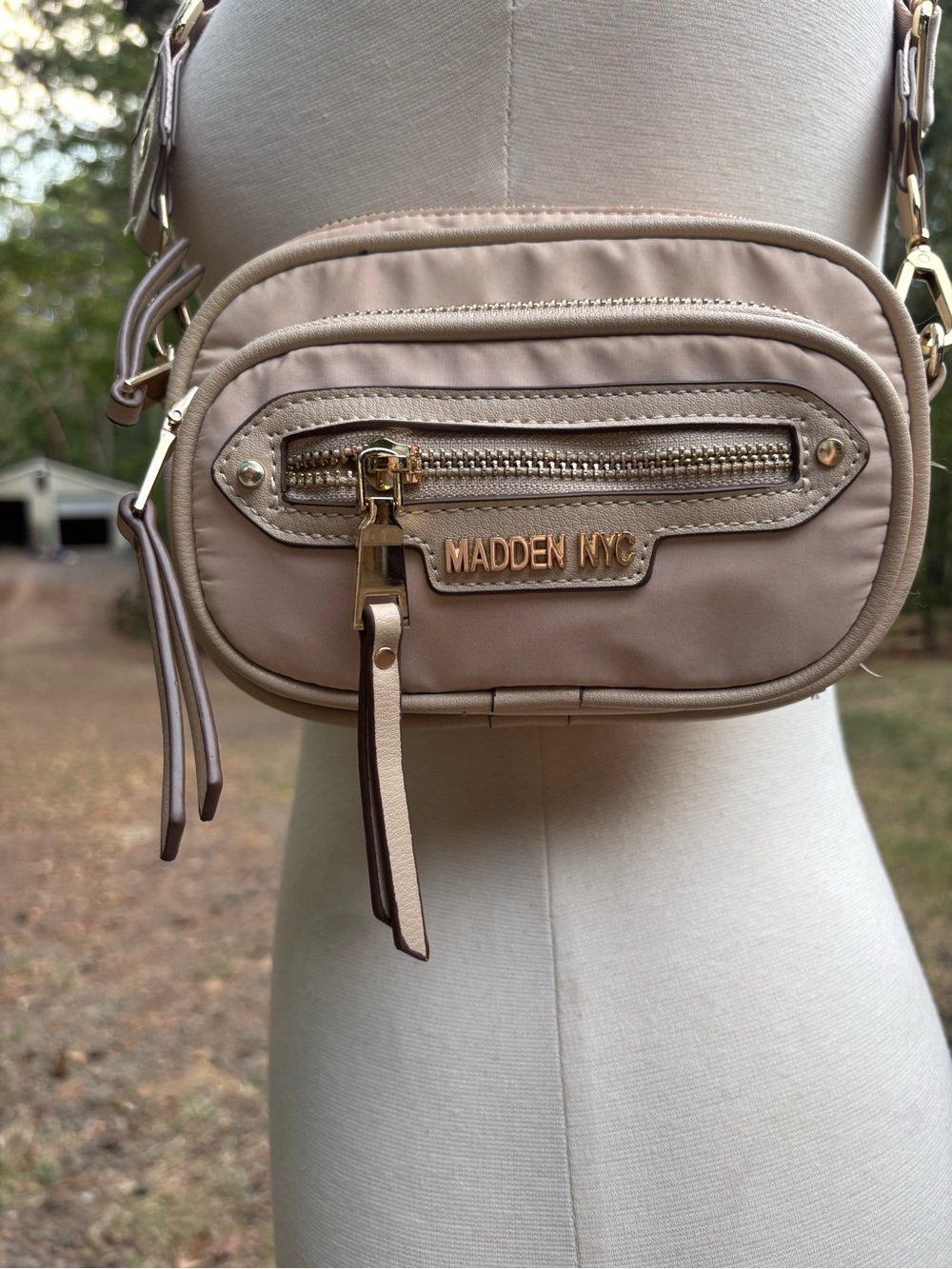 Madden NYC Khaki Beige Crossbody Bag LOTS OF POCKETS Gold Hardware Strap Adjusts